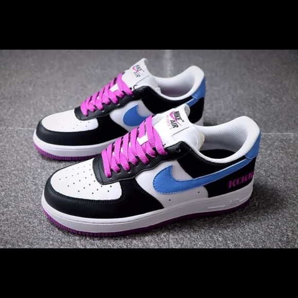 Late Kobe Bryant’s shoes - Picture 1 of 6